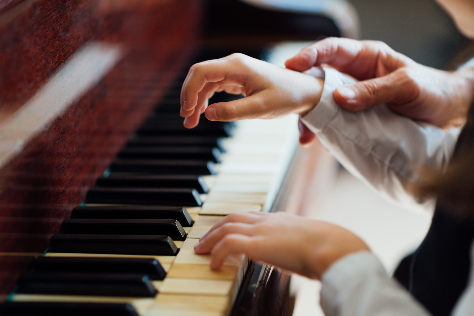 Der Unterschied zwischen traditionellen Pianisten und New-Age-Pianisten
